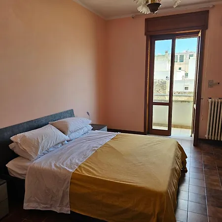 Lägenhet Via Varese, Tuglie, 3 Bed With Balconies *