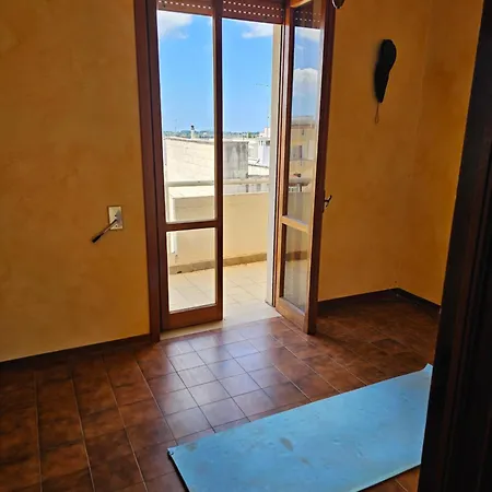 Via Varese, Tuglie, 3 Bed With Balconies Lägenhet Tuglie