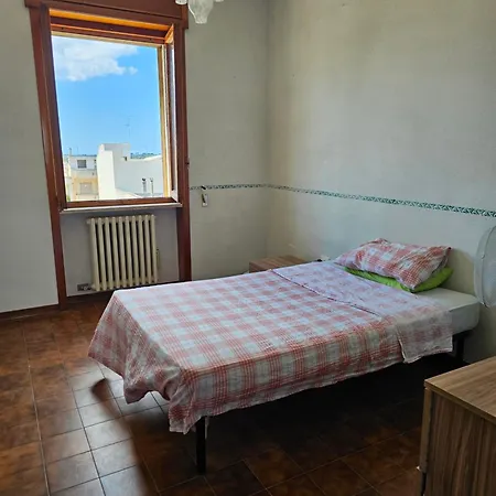 Lägenhet Via Varese, Tuglie, 3 Bed With Balconies *