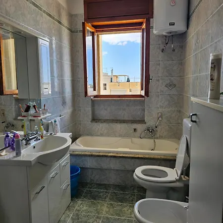 Lägenhet Via Varese, Tuglie, 3 Bed With Balconies Tuglie
