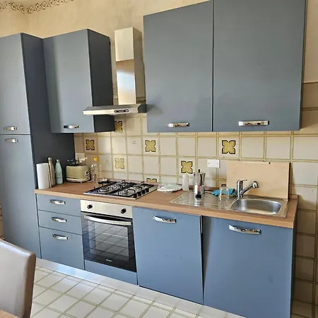 Via Varese, Tuglie, 3 Bed With Balconies Lägenhet Tuglie