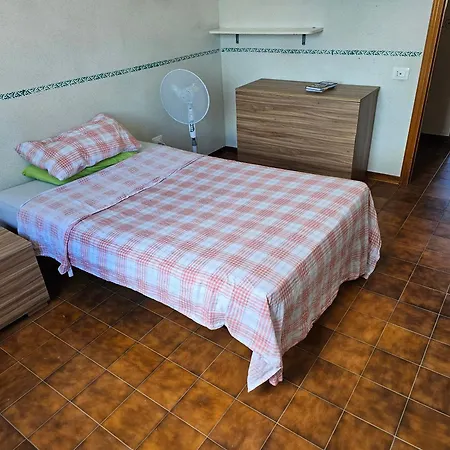 Lägenhet Via Varese, Tuglie, 3 Bed With Balconies